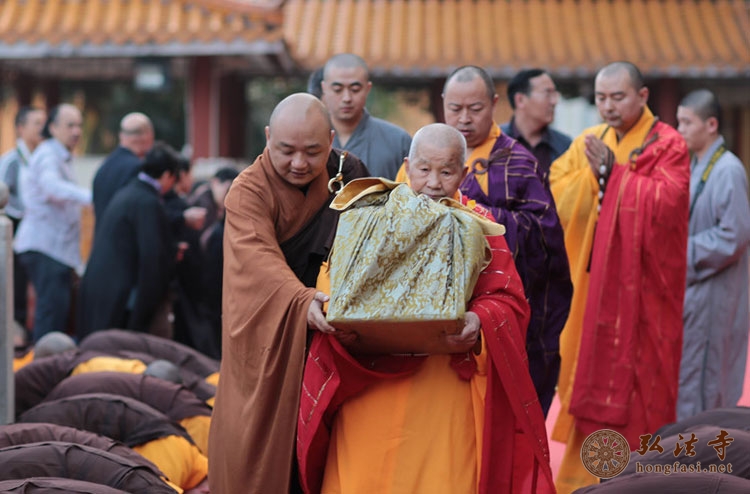湖北仓埠报祖寺隆重举行恭迎本焕长老舍利暨永